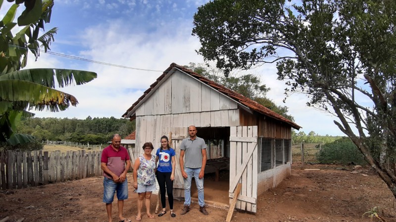 Com a bolsa, Renata Lima, de Volta do Barreto, construiu galinheiro para ampliar produção de ovos