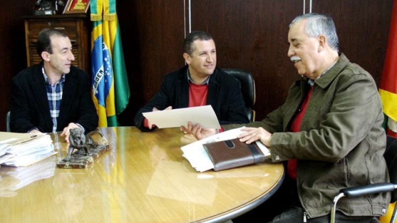 20130814172644prefeito-de-santa-barbara-do-sul-site.jpg