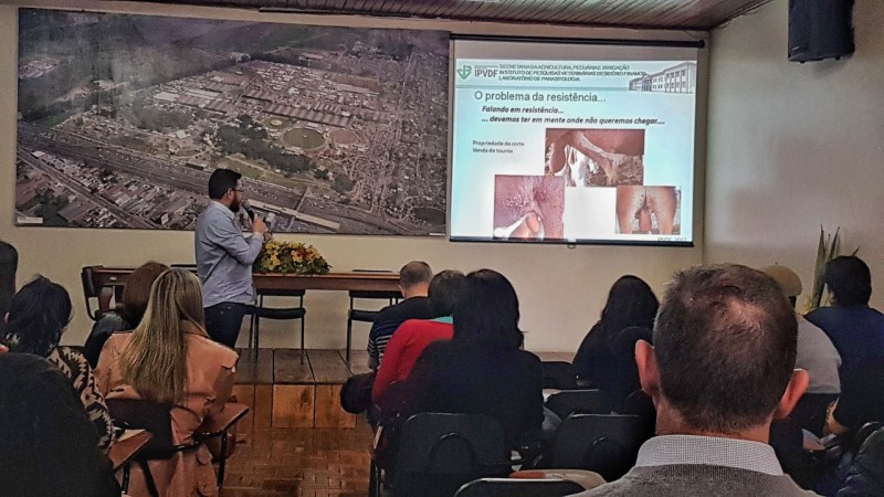 Secretaria apresentou estratégias para controle do carrapato