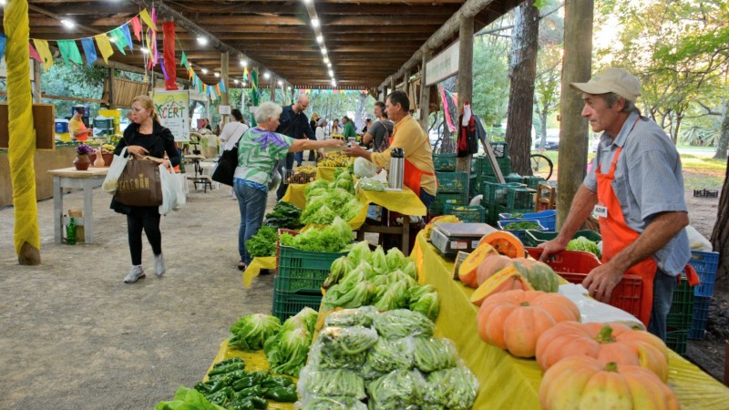 A Feira Ecol&oacute;gica continuar&aacute; ocorrendo nas quartas e s&aacute;bados, das 13h &agrave;s 19h, e aos s&aacute;bados, das 7h &agrave;s 12h30min 