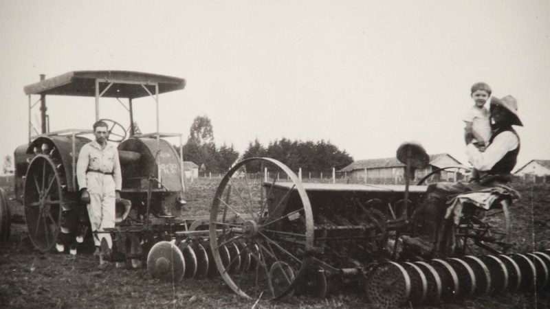 Carlos Gayer, pioneiro da pesquisa em trigo no Brasil, no centro de pesquisa de Veran&oacute;polis em 1930