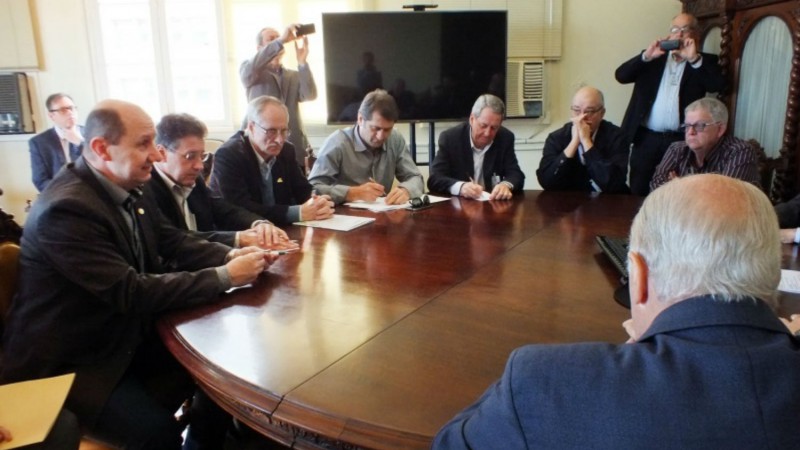 Secretário Tarcisio Minetto participou de encontro com várias entidades do setor