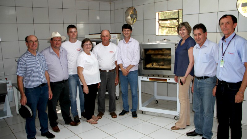 A inauguração da agroindústria Saifert, em Não-Me-Toque, contou com a presença do secretário Tarcisio Minetto e de autoridades locais