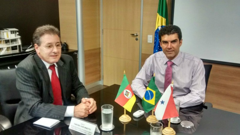 Secretário Minetto conversou com ministro da Integração Nacional, Helder Zahluth Barbalho, sobre a execução de convênios no RS
