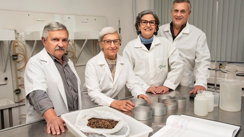 Os pesquisadores Reinaldo Simões, Alice Battistin, Maria Helena Fermino e José Ricardo Pfeiffer