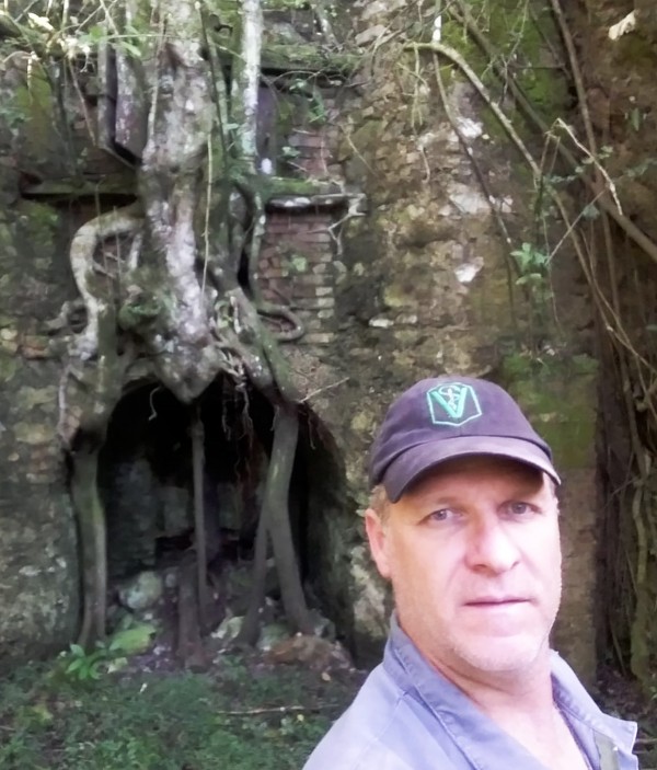 Desbravando o interior à procura de refúgios de morcegos