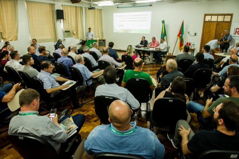 Cerca de 100 pessoas, entre líderes e representantes de entidades da agropecuária gaúcha, lotaram o auditório da Seapdr