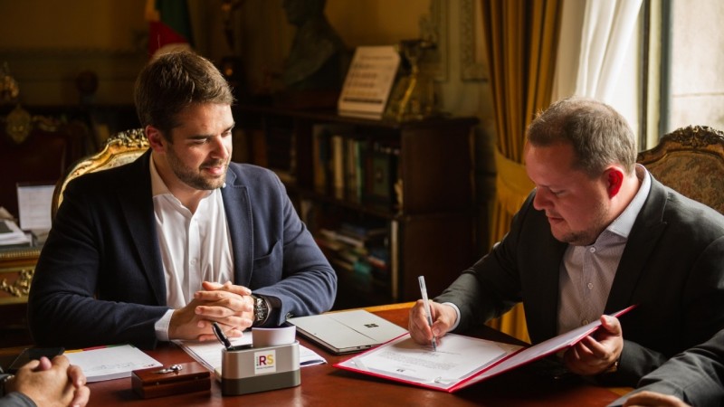 Ato simb&oacute;lico no Pal&aacute;cio Piratini reuniu governador Eduardo Leite e secret&aacute;rio Covatti Filho