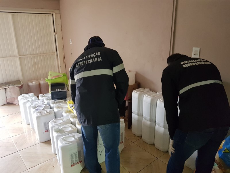 Fiscais da Seapdr participaram da operação que apreendeu agrotóxicos e fertilizantes ilegais