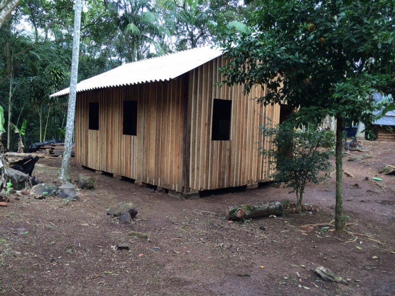 Casa em Maquiné levou quase um ano para ficar pronta por falta de telhas.
