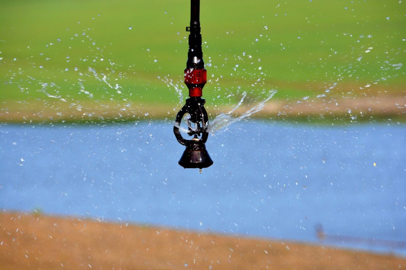 O Programa Mais Água Mais Renda busca incentivar e facilitar a expansão da irrigação, promover o acúmulo de água na propriedade através da construção ou regularização dos reservatórios, garantindo a segurança na produção agropecuária.