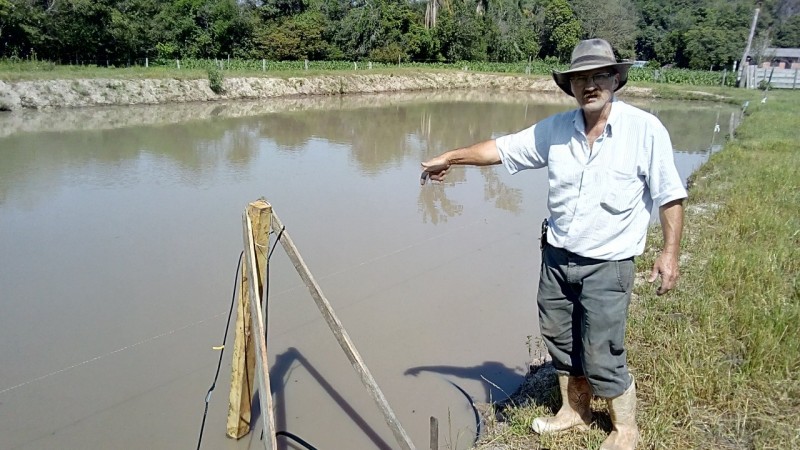 Produtor Assis Fernandes de Moura, de Vale do Sol, recebeu microaçude e kit de irrigação pelo Programa Segunda Água