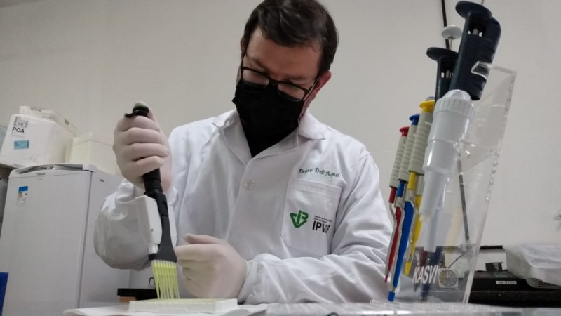 O pesquisador Bruno Dall'Agnol faz parte da equipe que sequenciou genoma de bactéria causadora da anaplasmose bovina