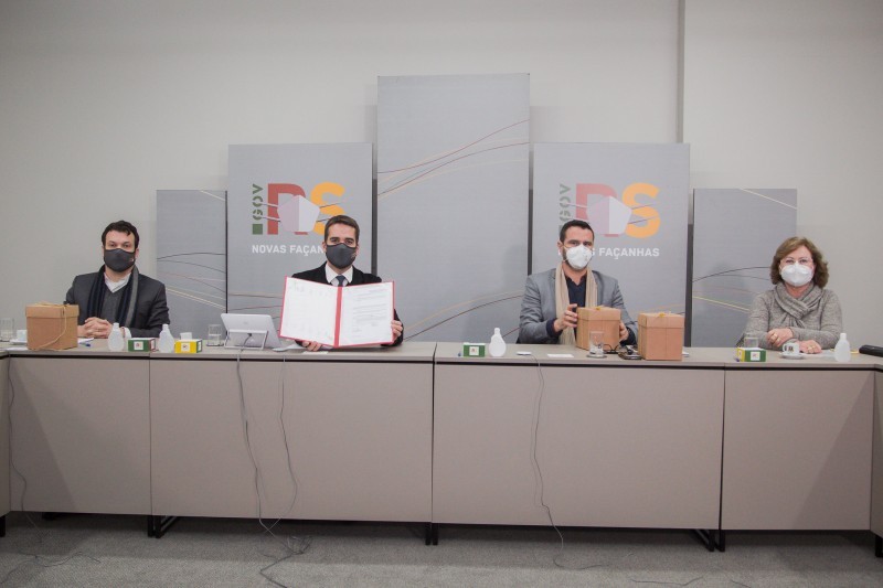 Além do governador, participaram do ato os secretários Artur Lemos, Marco Aurelio Cardoso e Silvana Covatti