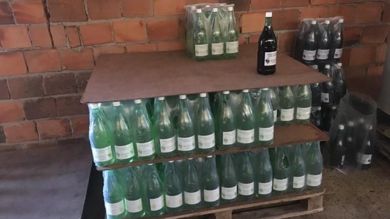 Vinhos sem procedência foram apreendidos e amostras foram enviadas para o Laren