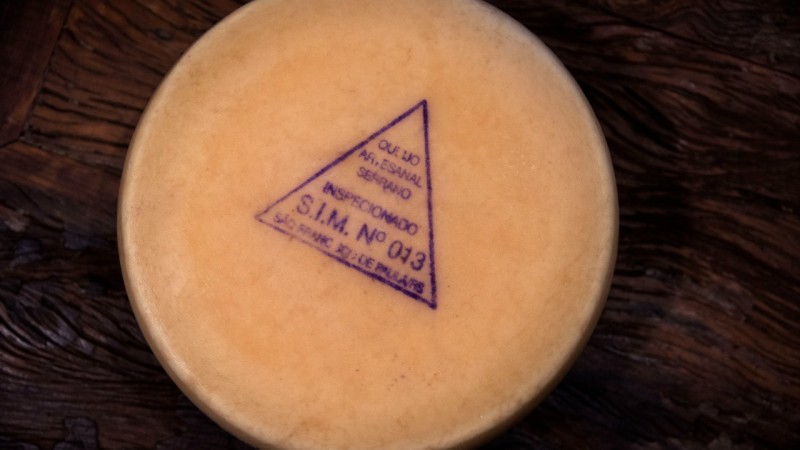 Queijo artesanal serrano recebe homenagem dos Correios