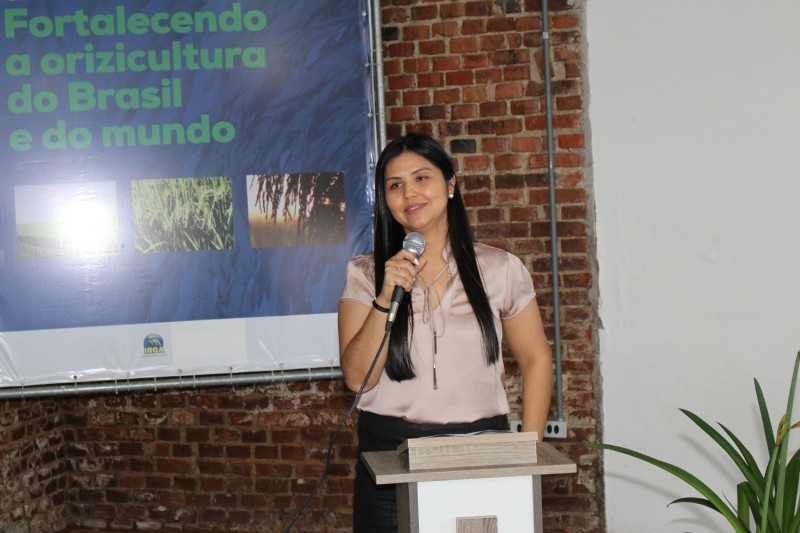 Flávia agradeceu aos servidores da Divisão de Pesquisa da autarquia