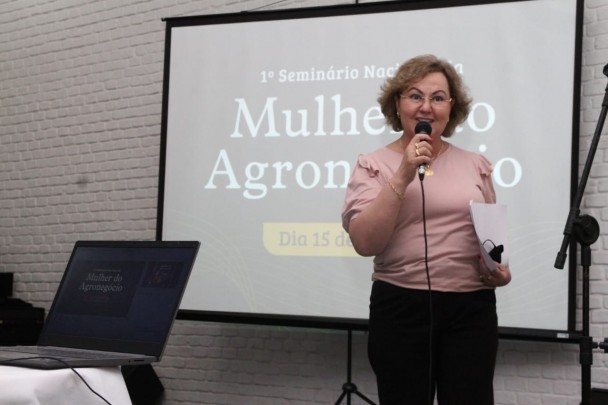 Secretária Silvana Covatti participou da abertura do 1º Seminário Nacional da Mulher do Agronegócio