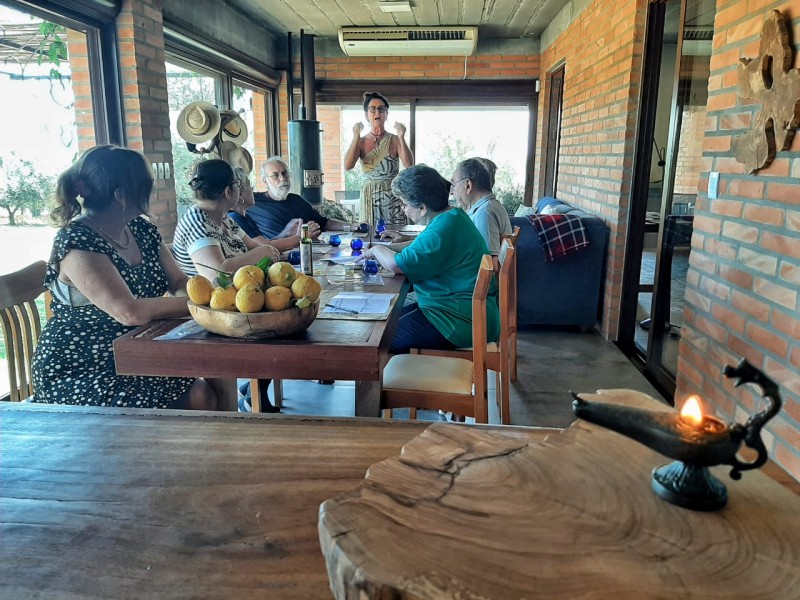 Descendentes de gregos aprendem a degustar o azeite de oliva