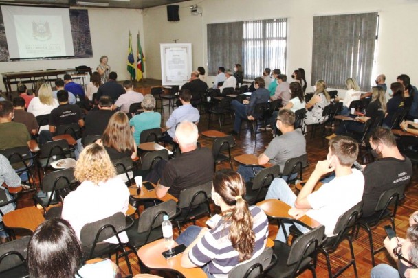 Participaram da reunião técnica supervisores das 15 regionais da SEAPDR