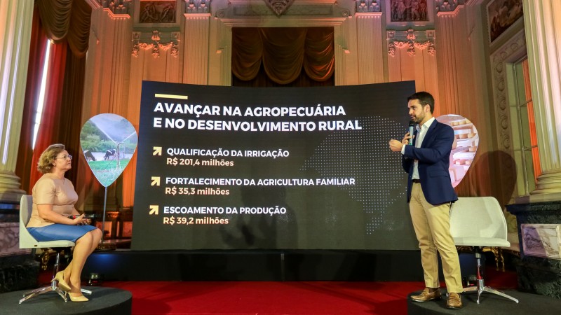 Governador Leite e secretária Silvana Covatti apresentaram detalhes do programa durante lançamento no Palácio Piratini