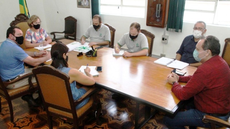 Secretária Silvana explicou que, em cada município, serão contemplados até 10 agricultores familiares com microaçudes