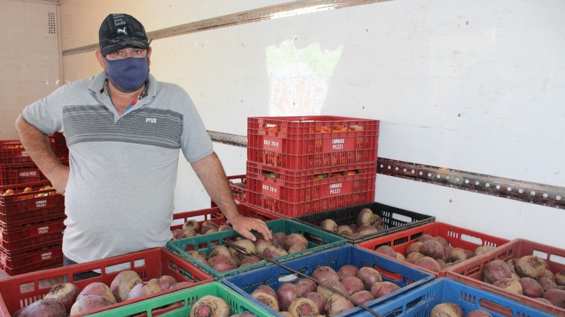 Valmir Pezzi, de Caxias do Sul, decidiu parar produção de hortifrútis enquanto condições climáticas não melhorarem