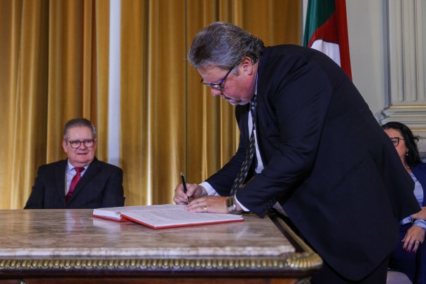 Domingos Velho Lopes e o governador no ato de posse, no Palácio Piratini
