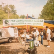 A feira em 1998, quando ainda era sob lonas  Foto Divulgação Feira Ecológica do Menino Deus