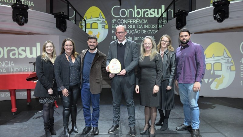 Equipe do DDA recebe homenagem pela vigilância da influenza aviária no Estado