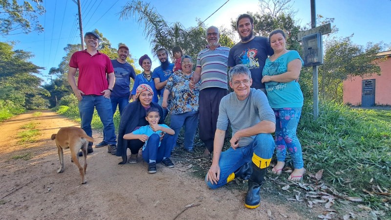 Famílias recebem 140 mudas de butiá doadas pelo Centro de Pesquisa da Seapi, em Viamão