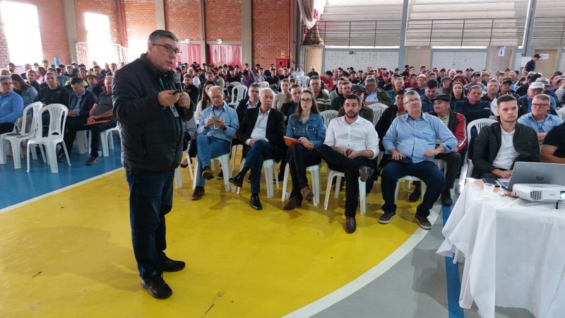 Lipp palestra no Encontro de Fruticultores