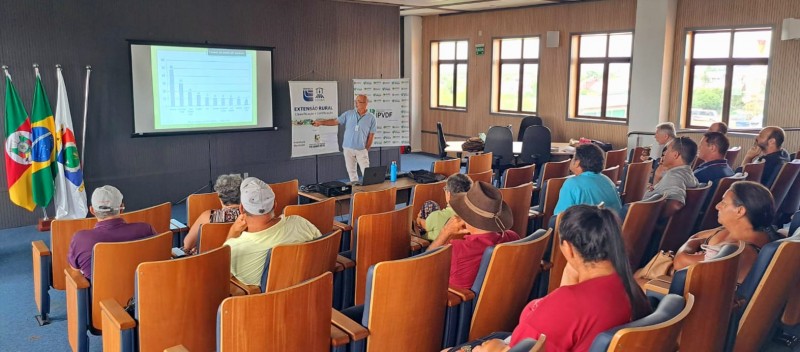 Pesquisador Fernando Karam apresentou resultados da pesquisa aos produtores do município