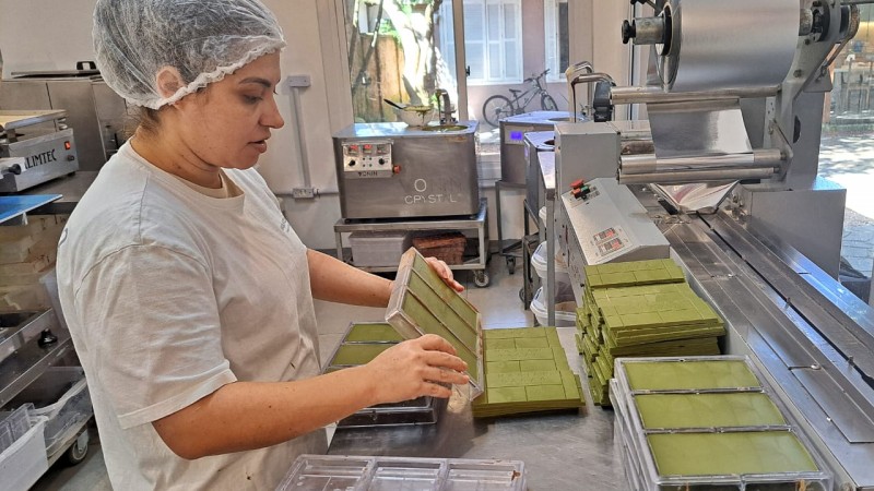 Produção de chocolate branco com erva-mate
