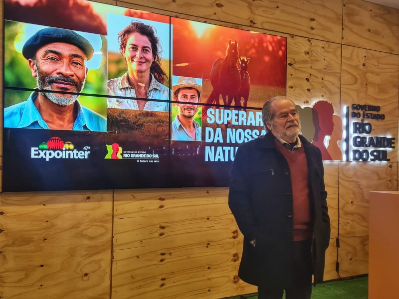 Alcy Cheuiche, um dos convidados especiais do evento e que participou como entrevistado do documentário
