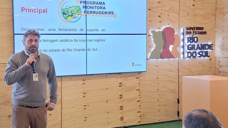 Diretor do DDV, Ricardo Felicetti, na apresentação do programa Monitora Ferrugem RS