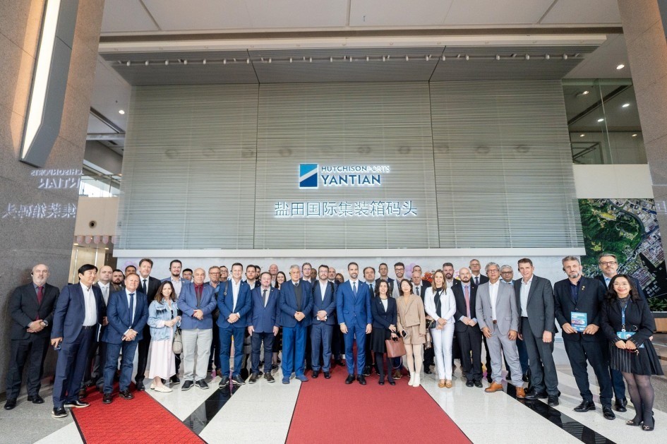 Comitiva esteve no Porto de Yantian, um dos maiores e mais modernos da China