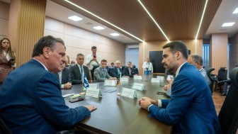 Com o ministro Carlos Fávaro, governador alinhou novas ações para reforçar o controle sanitário nas granjas afetadas pe