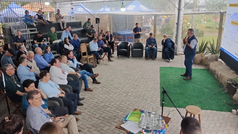 apresenta&ccedil;&atilde;o relat&oacute;rio cadeia leiteira