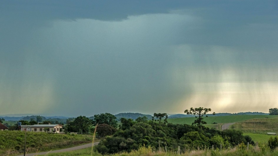 Tempo quente pancadas chuva