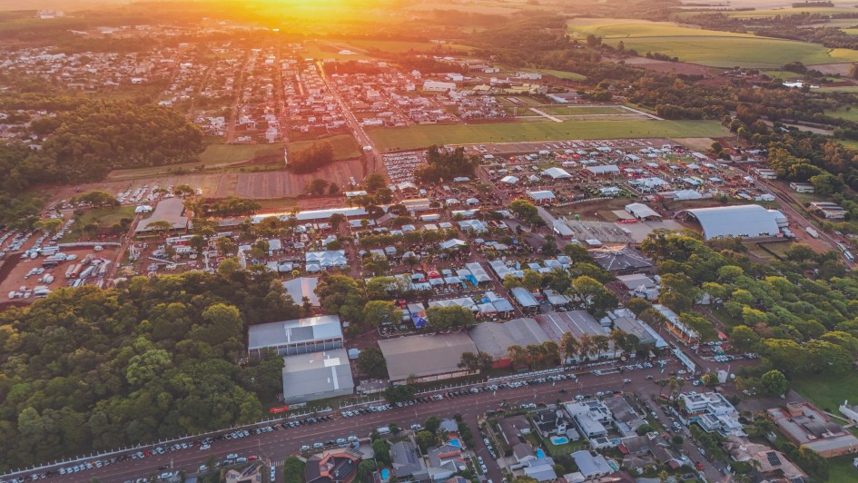 Foto a&eacute;rea do Parque de Exposi&ccedil;&otilde;es Alfredo Leandro Carlson, em Santa Rosa, durante a Fenasoja